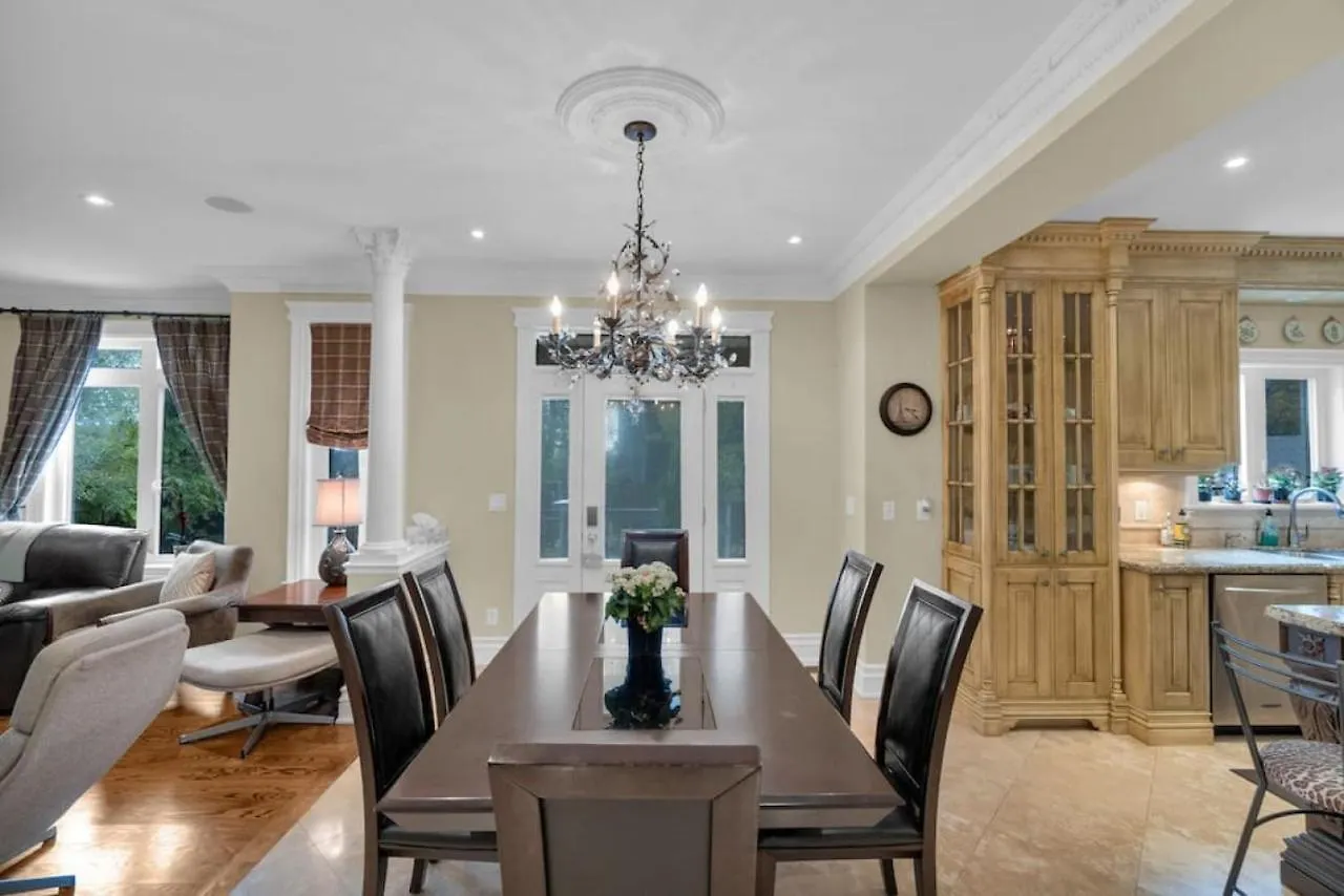 Luxury 4Br - Pool Table - 10 Min To Yorkdale Mall Τορόντο Σπίτι διακοπών