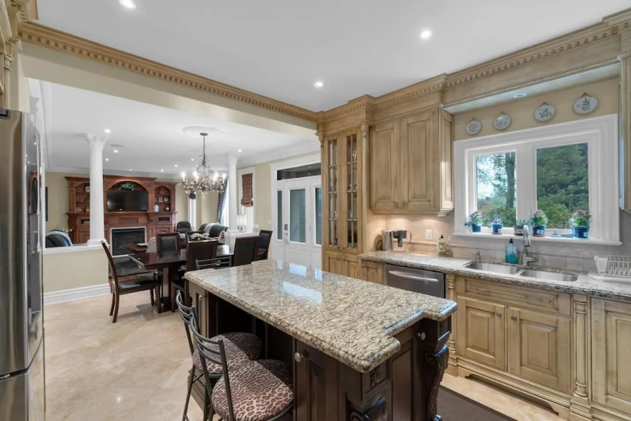 Luxury 4Br - Pool Table - 10 Min To Yorkdale Mall Τορόντο Καναδάς