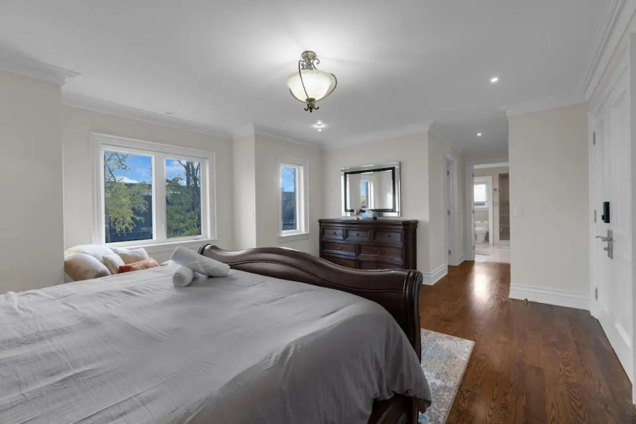 Luxury 4Br - Pool Table - 10 Min To Yorkdale Mall Τορόντο Σπίτι διακοπών