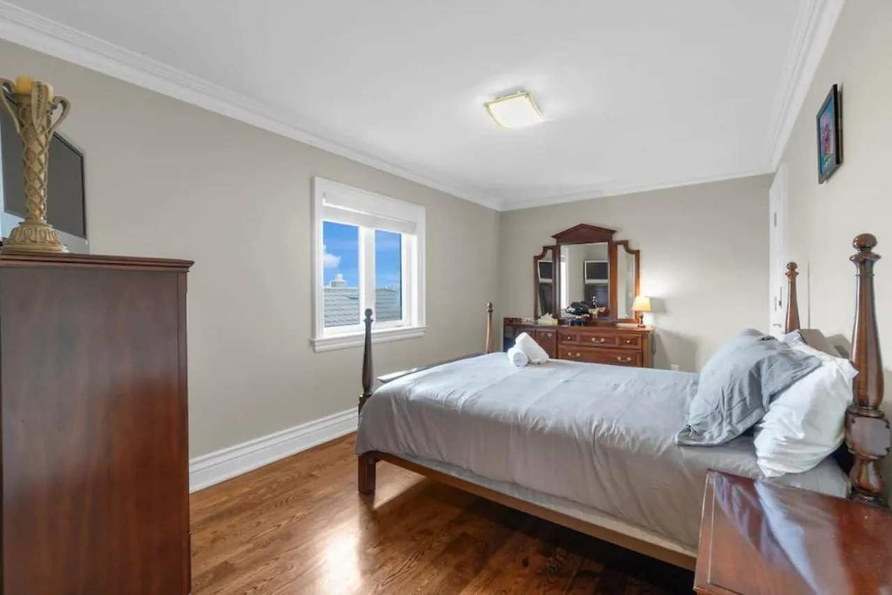 Holiday home Luxury 4Br - Pool Table - 10 Min To Yorkdale Mall Toronto