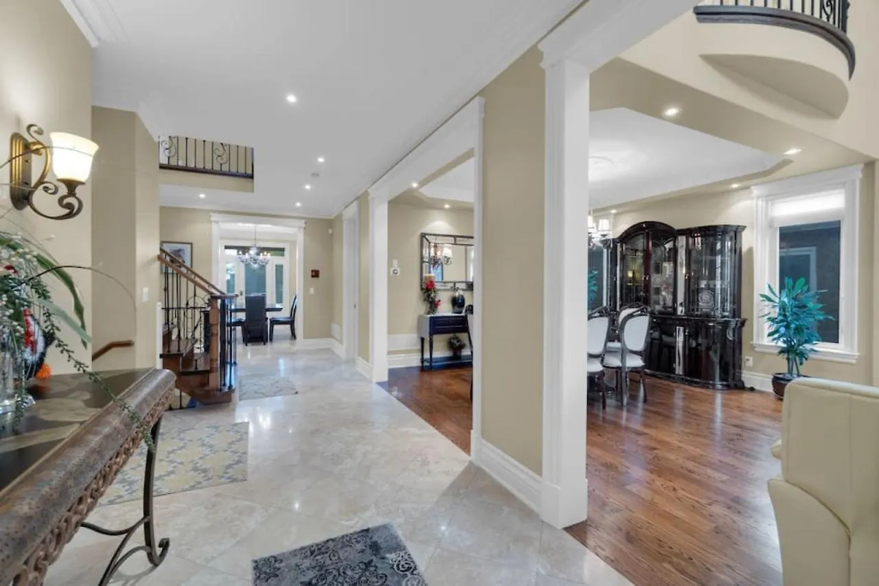 Holiday home Luxury 4Br - Pool Table - 10 Min To Yorkdale Mall Toronto Canada