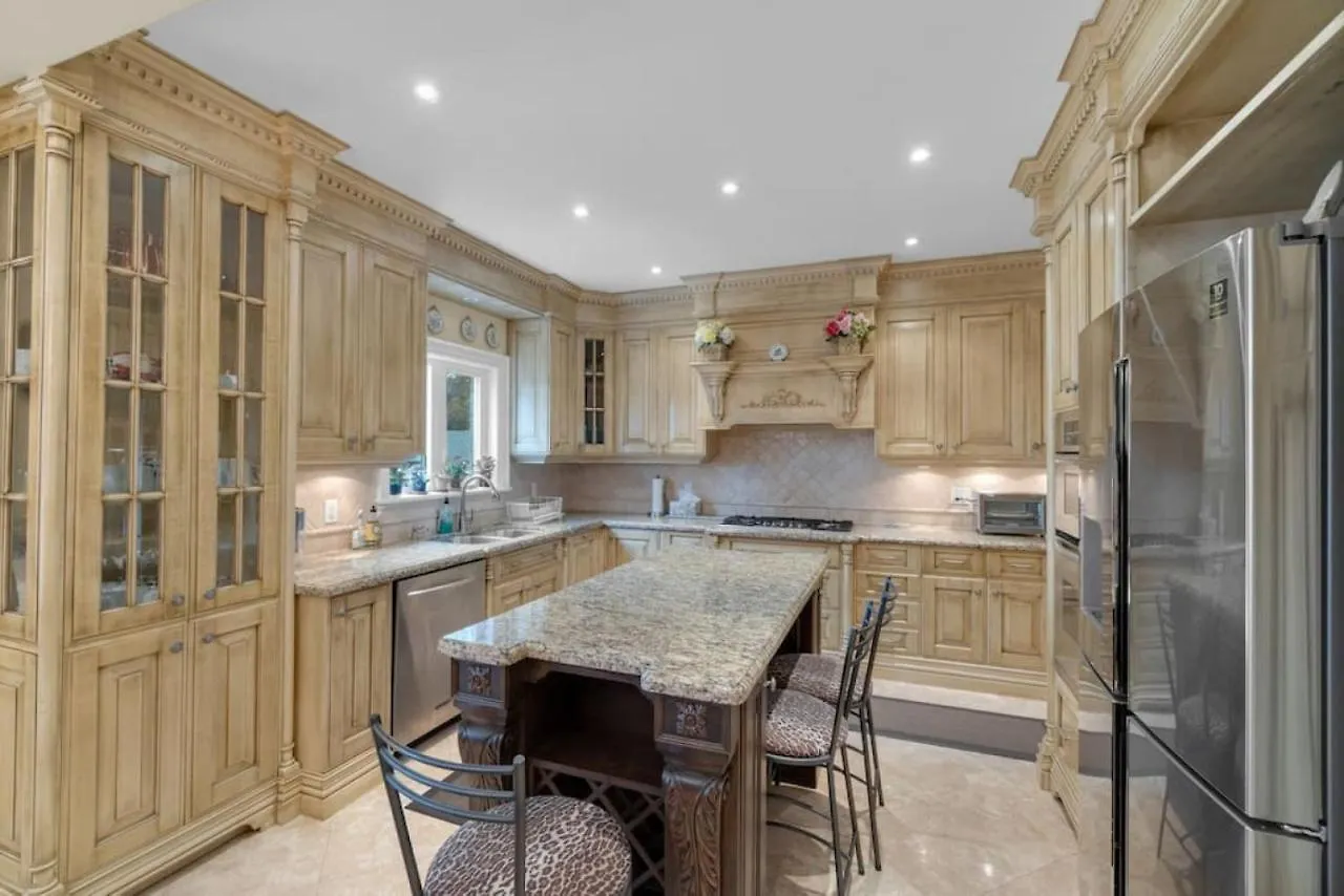 Luxury 4Br - Pool Table - 10 Min To Yorkdale Mall Toronto