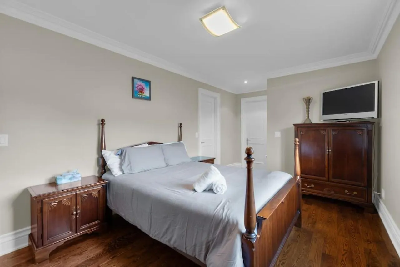 Holiday home Luxury 4Br - Pool Table - 10 Min To Yorkdale Mall Toronto