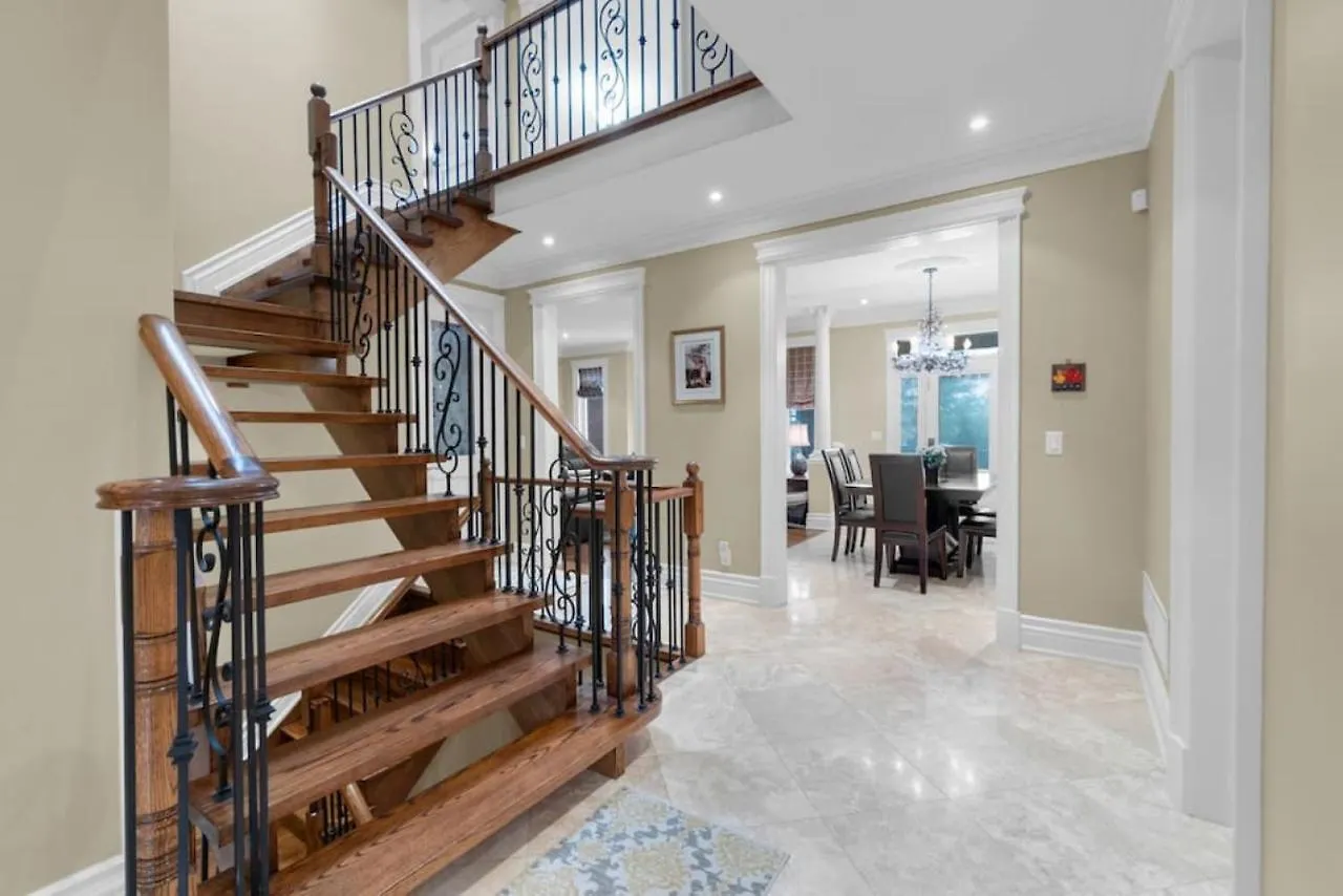 Holiday home Luxury 4Br - Pool Table - 10 Min To Yorkdale Mall Toronto
