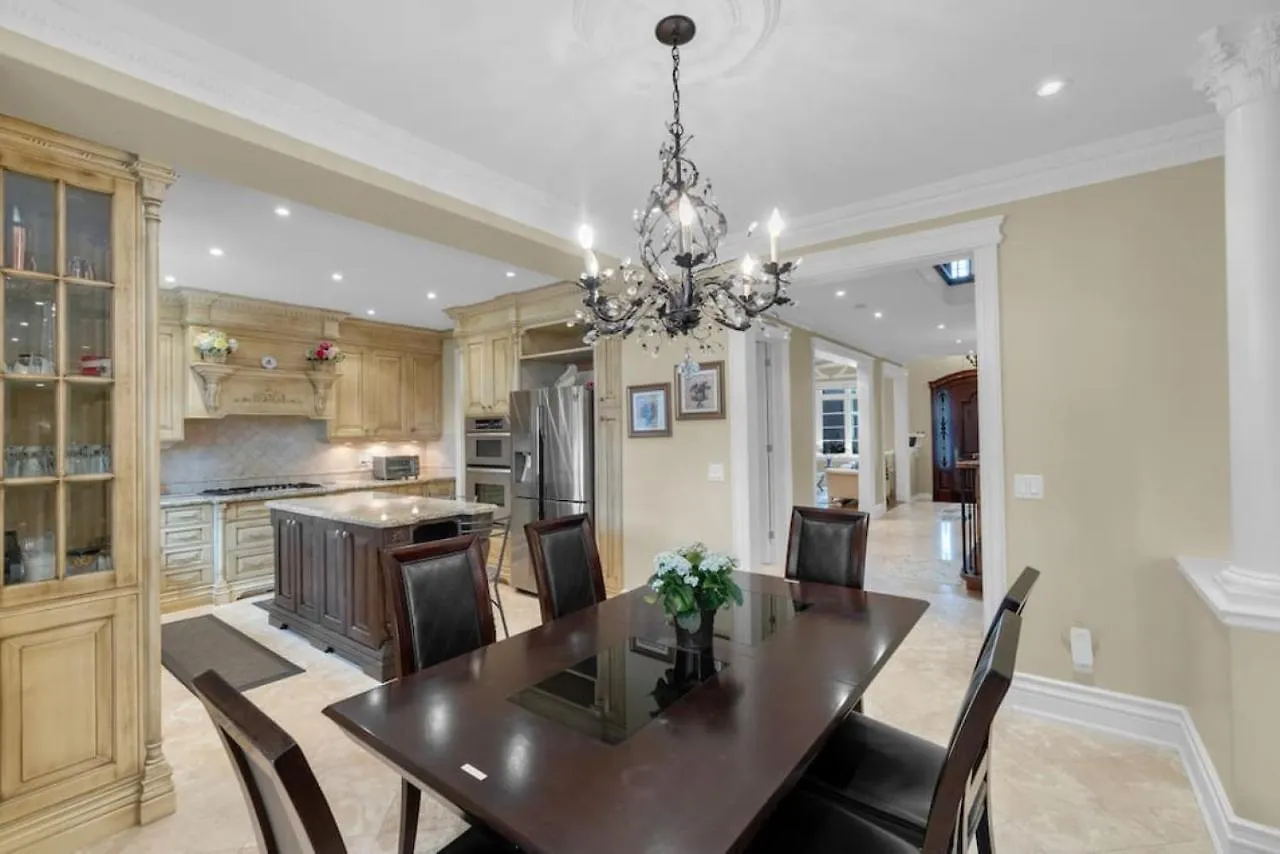 Luxury 4Br - Pool Table - 10 Min To Yorkdale Mall Toronto